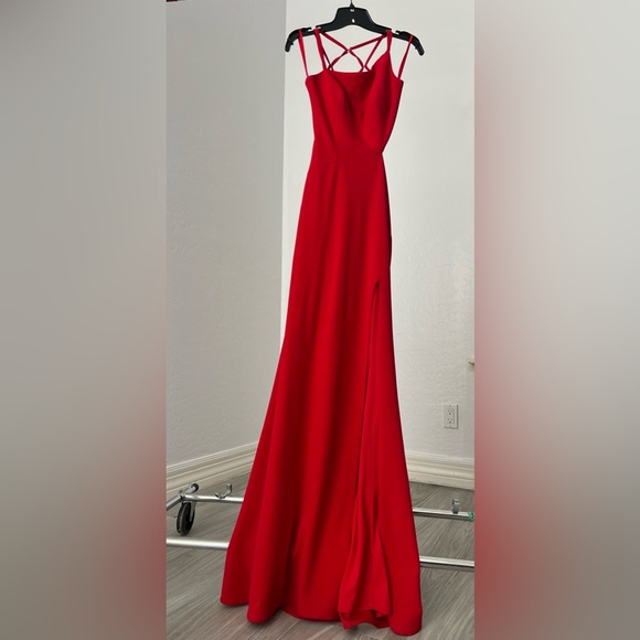 High Slit Strappy Back Gown Red
LA FEMME - Picture 4 of 9